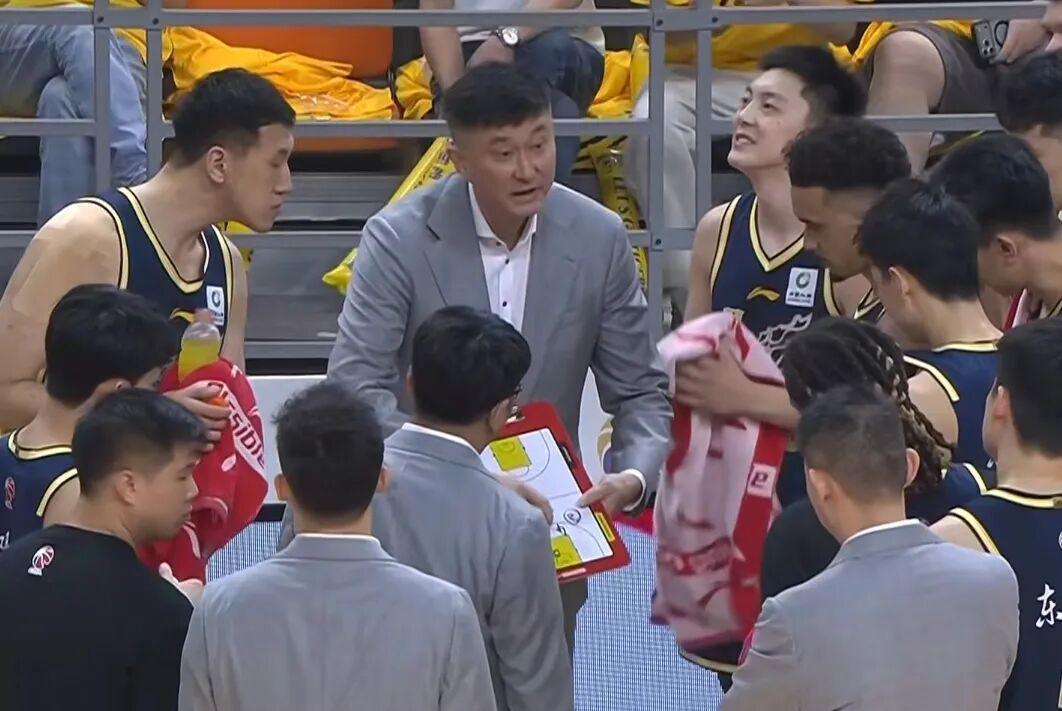 Kaiyun sports-广东男篮加时3分险胜北京，张皓嘉读秒绝杀 胡明轩23+6奎因39+9+8